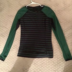 Lululemon navy and green long sleeve soft fabric